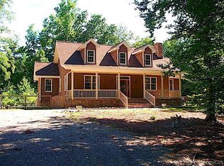 11313 Farm Rd, Saluda, VA 23149