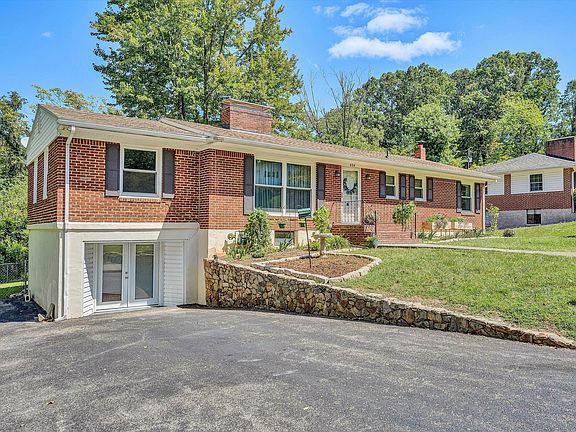 2nd image of 434 Maplewood Dr