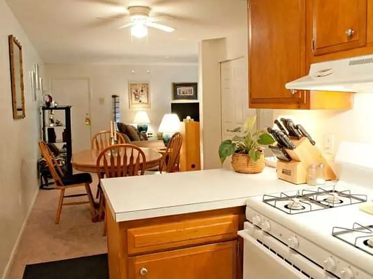 Sandpiper Apartments — Photo 6