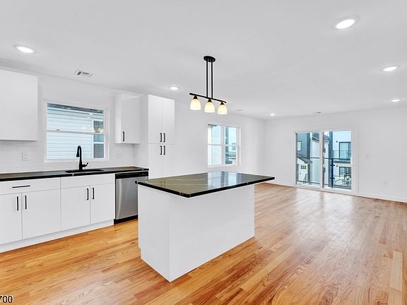 4th image of 746 Seaport Dr #B