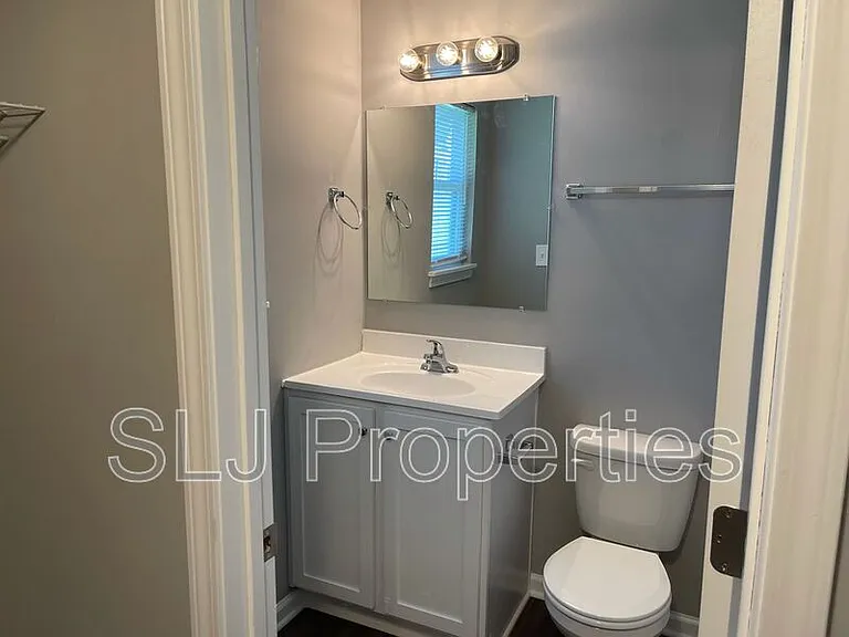 629 E Market St #1 — Photo 5