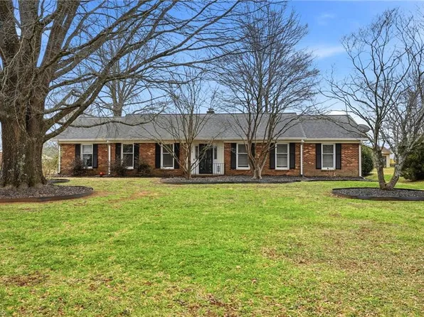 316 Derby St, Kernersville, NC 27284