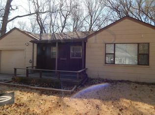 2421 SW 25th Dr, Topeka, KS 66611