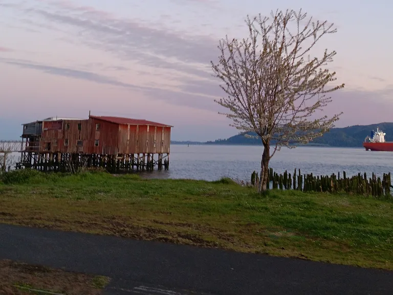 Astoria Waterfront — Photo 24