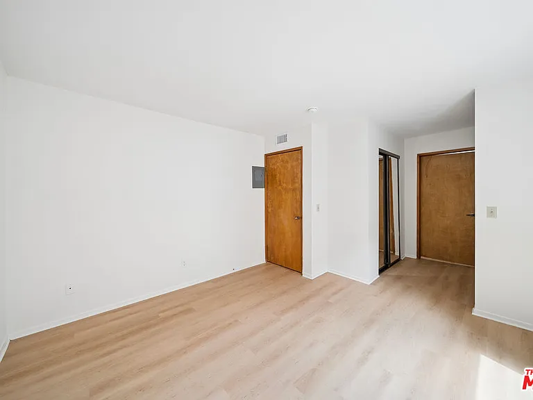 11924 Mayfield Ave #2 — Photo 14