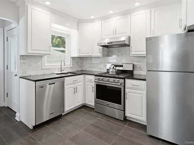 1641 Falmouth Ave — Photo 6