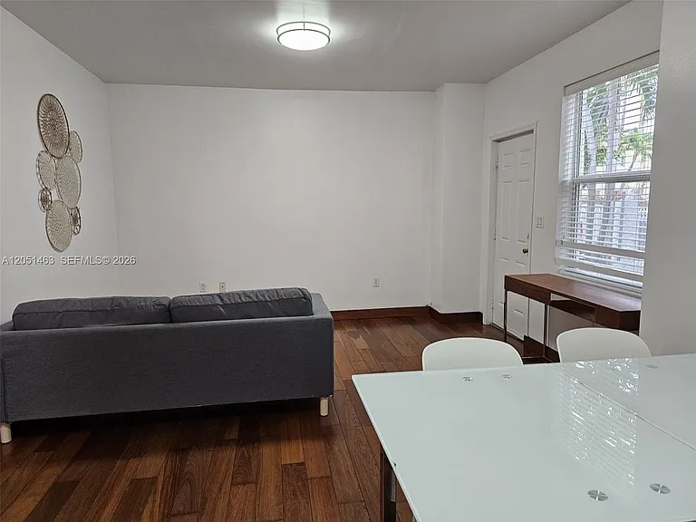 622 15th St #4 — Photo 4