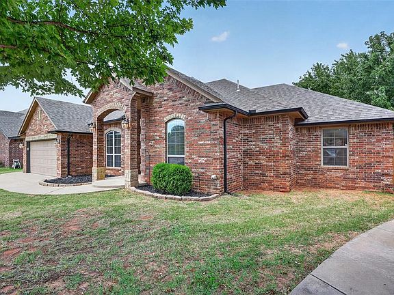3rd image of 533 W Alamo Court Way