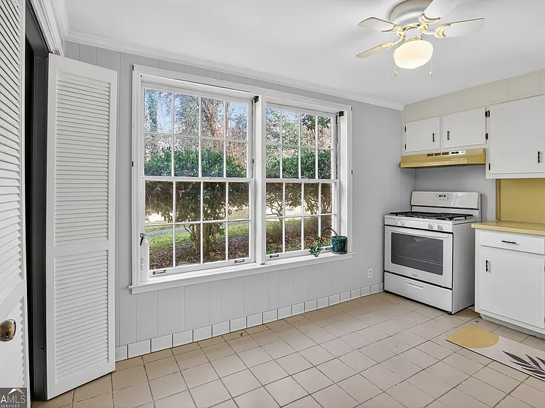 2064 Adriatic Dr — Photo 8