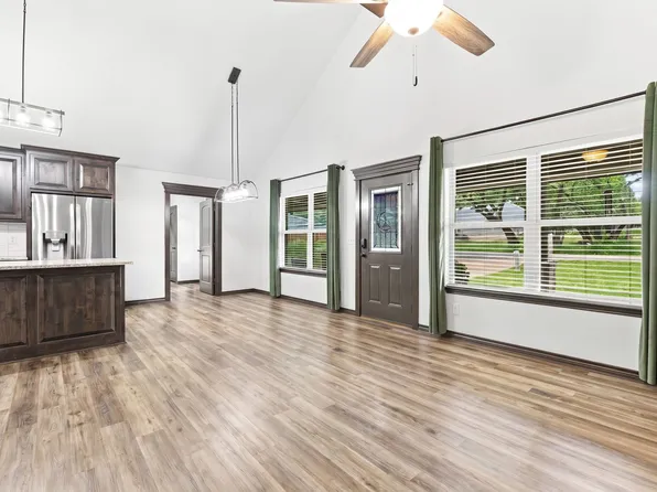 2926 Paluxy Trl, Granbury, TX 76048