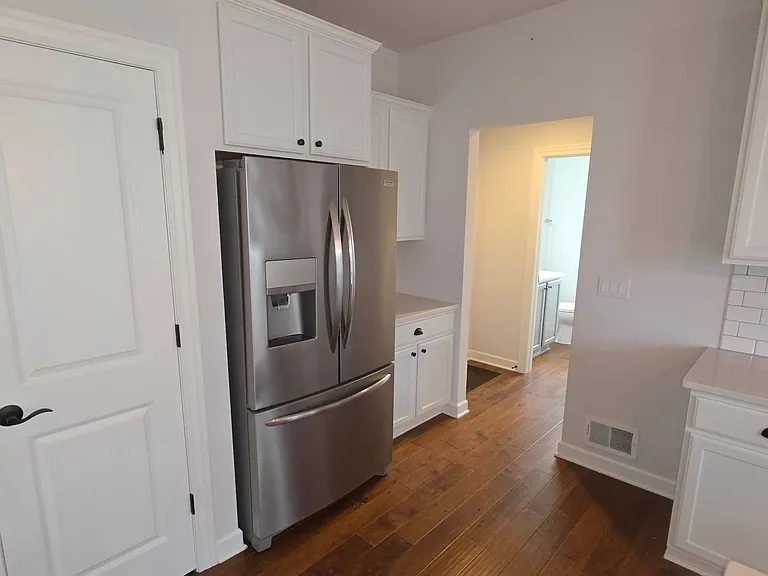 W239N3743 River Birch Ct — Photo 7