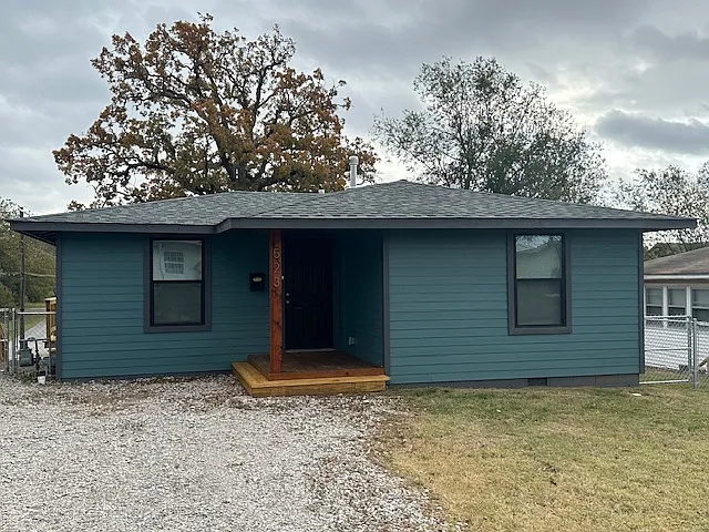 2 bed, 696 sqft, $1,100 — Photo 1