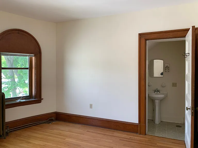 85 E Spring St #B — Photo 6