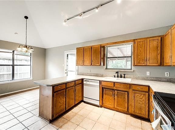 5th image of 6805 Megan Ln