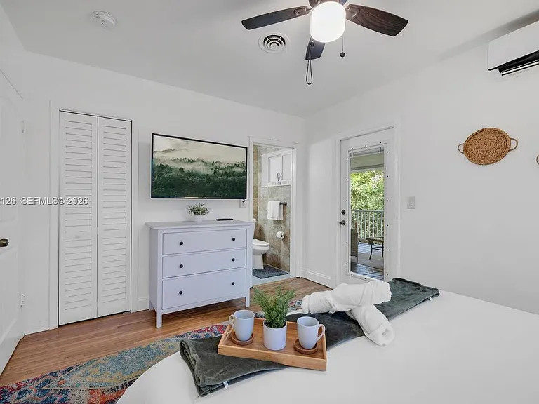 1031 NE Little River Dr — Photo 10