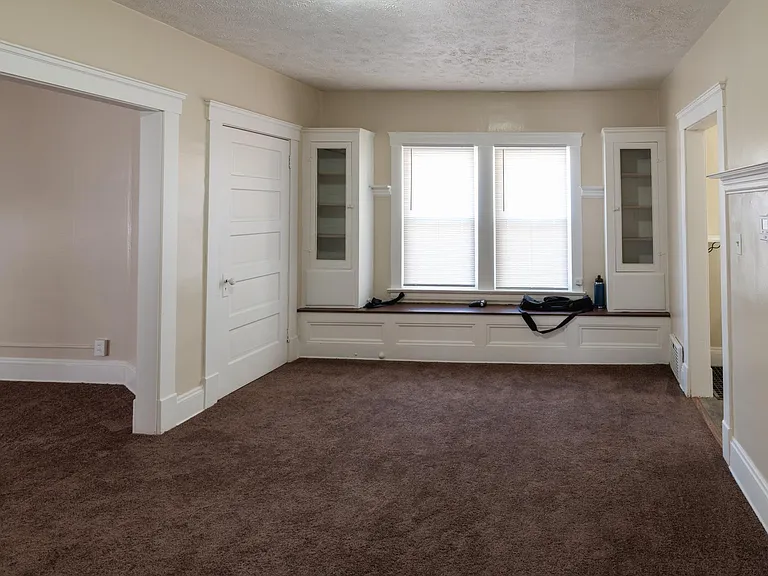 Main entrance/Dining room