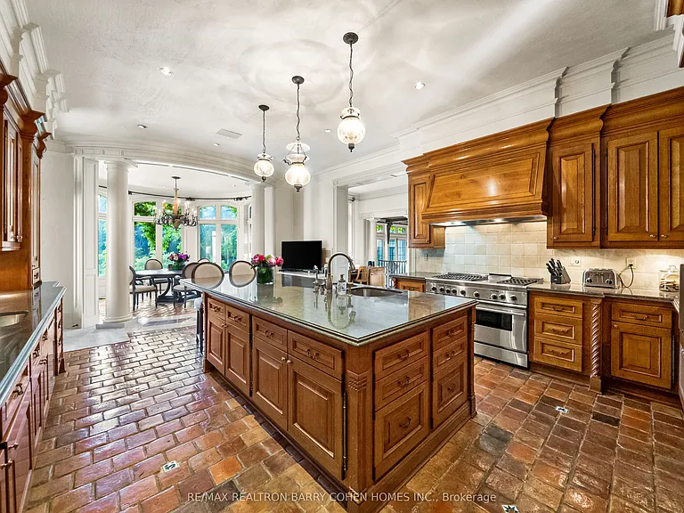 85 The Bridle Path — Photo 10
