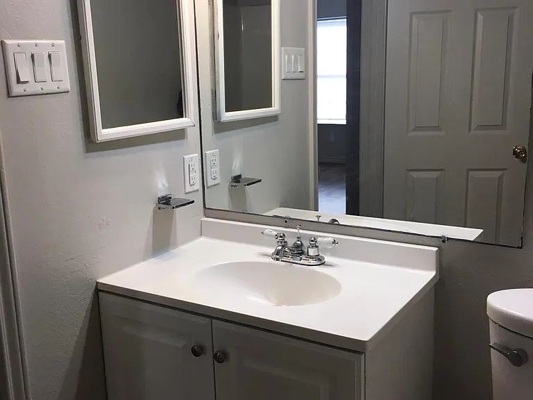 2205 Lincoln St — Photo 7