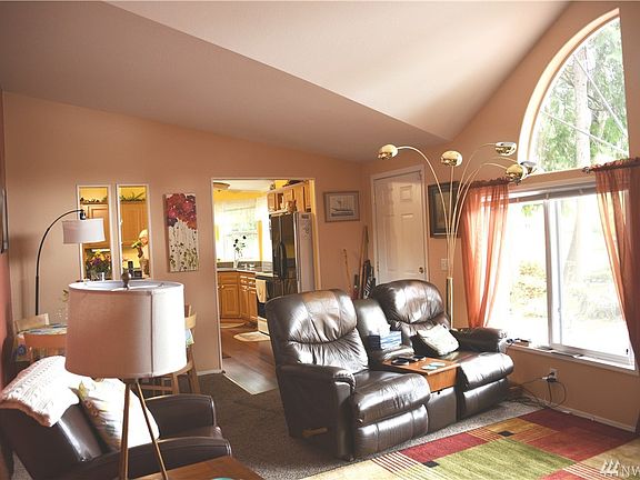 4th image of 341 E Lakeshore Dr E