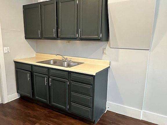 5th image of 218 Hutchinson St #218B