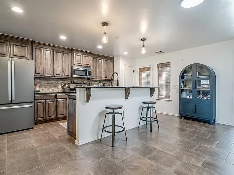 1501 Ginger Ave — Photo 3