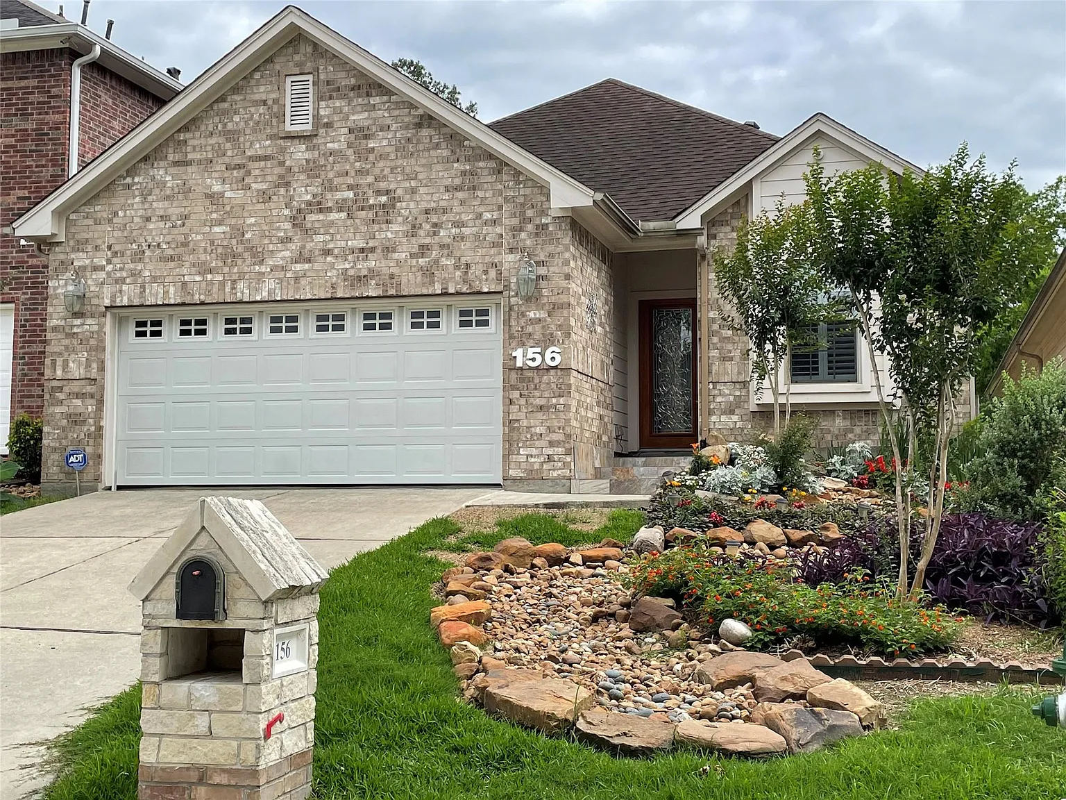 3 bed, 2.0 bath, 1723 sqft, $2,200 — Photo 1