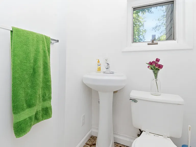 82 Quinby Ave — Photo 13