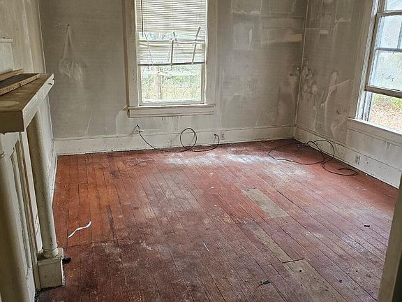 4th image of 512 Dobbs Street