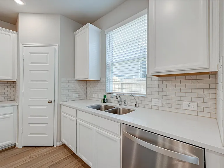 1526 Lakeline Oak Dr — Photo 9