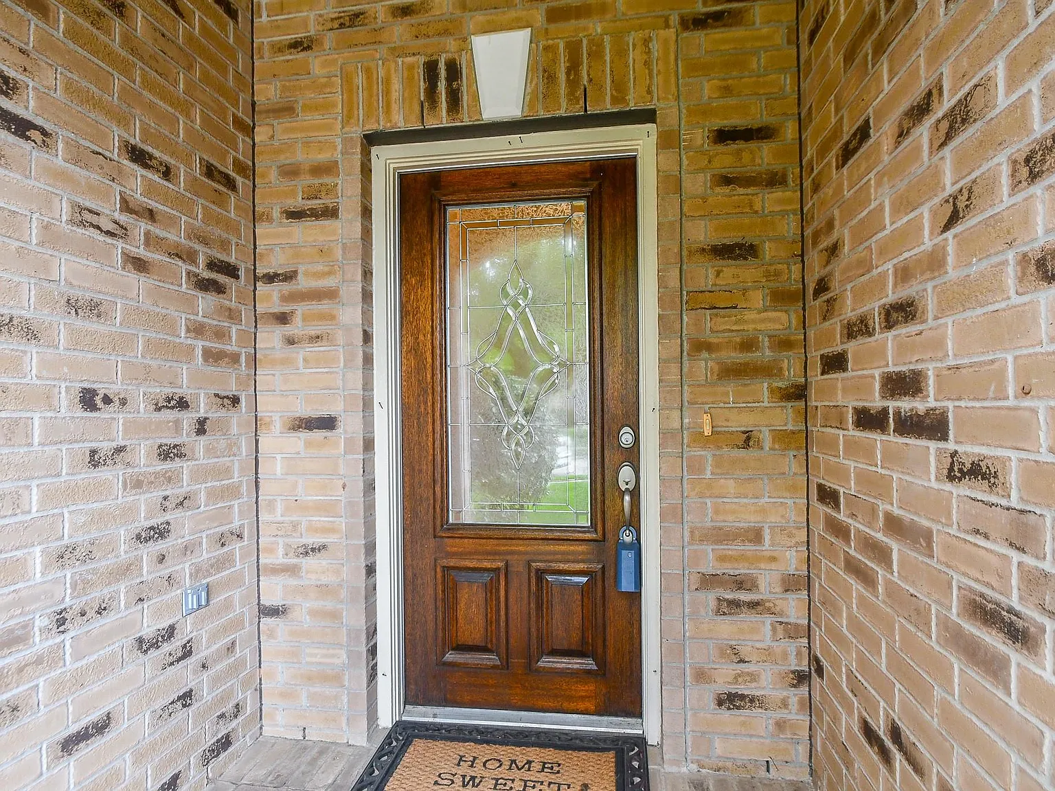 3 bed, 2.0 bath, 2238 sqft, $2,300 — Photo 3