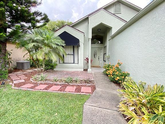 3rd image of 273 Lakebreeze Cir
