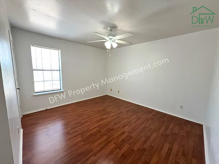 807 W Walnut St #C4 — Photo 9