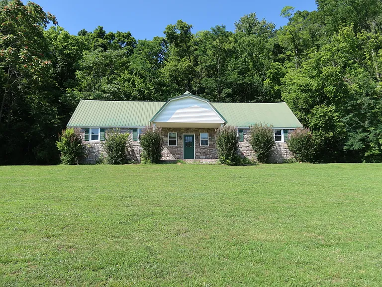 1026 Holly Tree Gap Rd — Photo 5