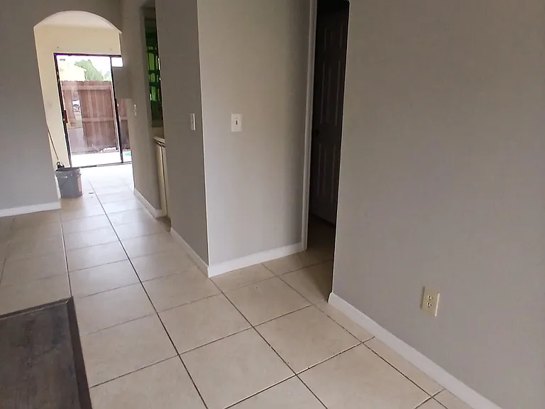 7454 Wynnewood Sq — Photo 3