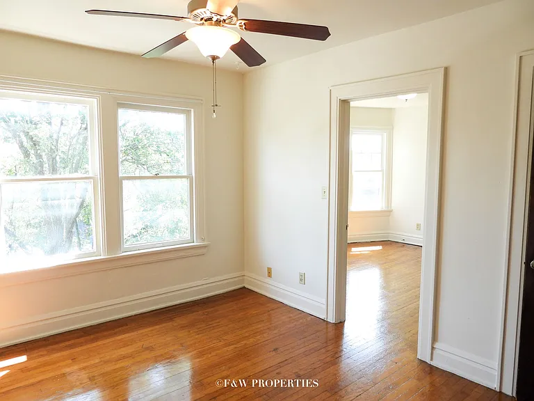 1560 E. Broad St. — Photo 9
