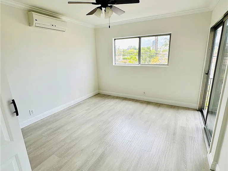 423 S Rexford Dr #303 — Photo 22