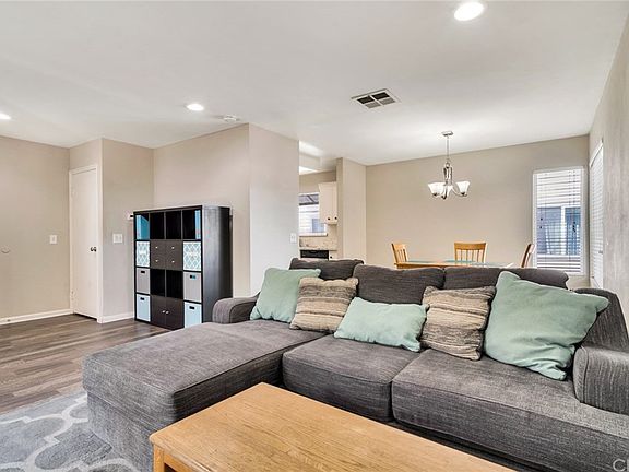 4th image of 11150 Glenoaks Blvd Unit 225