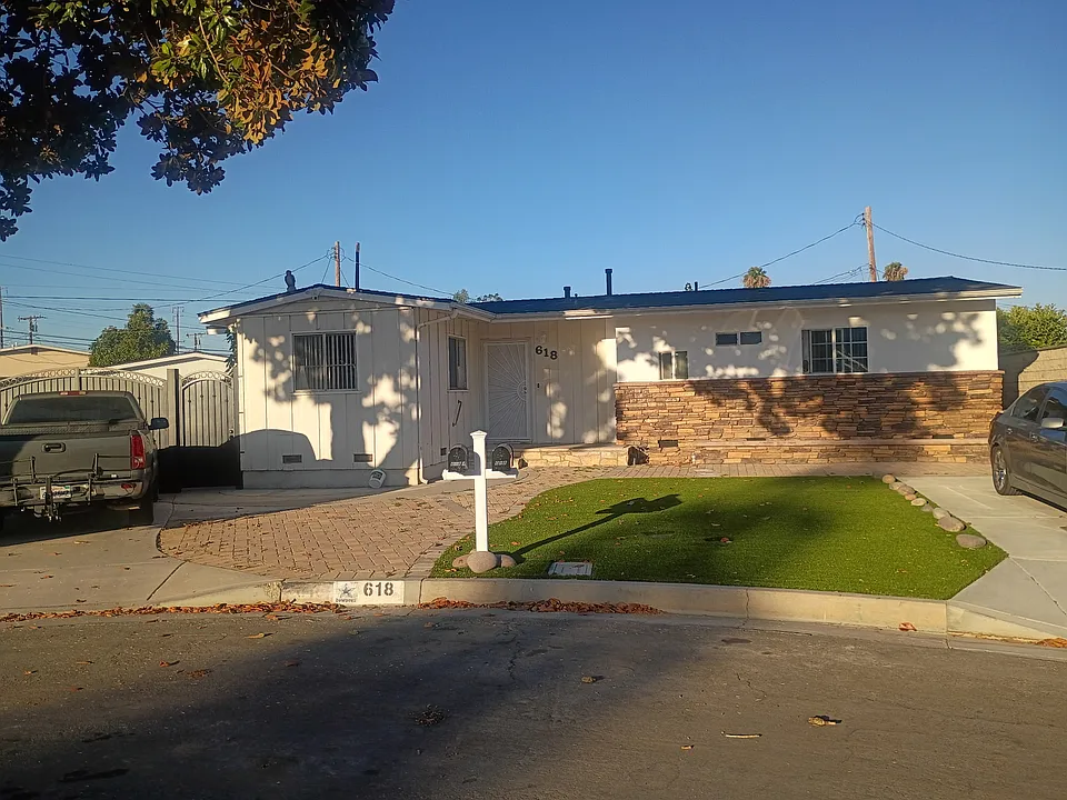 618 Anza Pl
