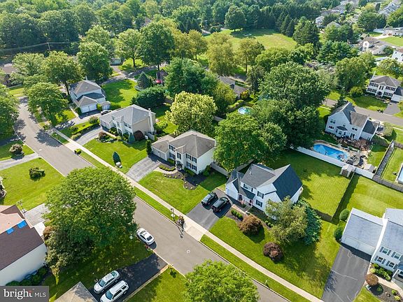 4th image of 296 Hidden Spring Ln