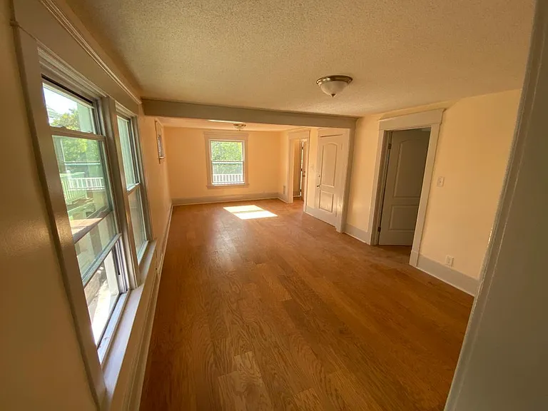 2133 Niagara St #2 — Photo 8