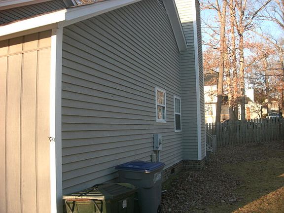 3rd image of 932 S Hornbeam Dr