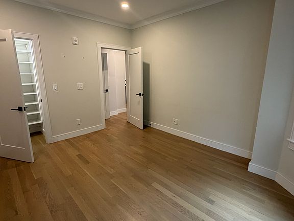 5th image of 529 Newbury St APT 3