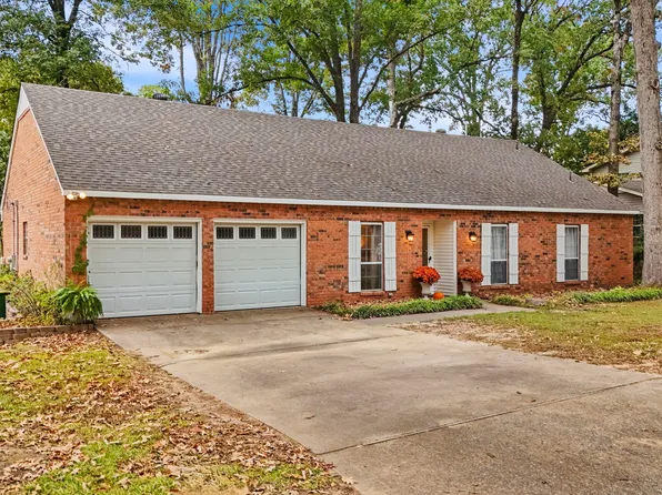 50 Coachlight Dr, Little Rock, AR 72227