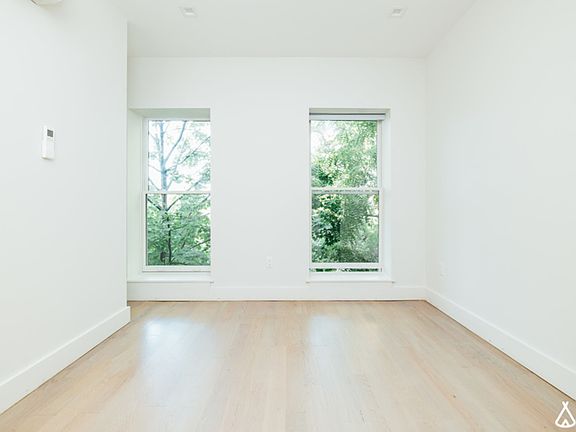 5th image of 471 Tompkins Ave #3B