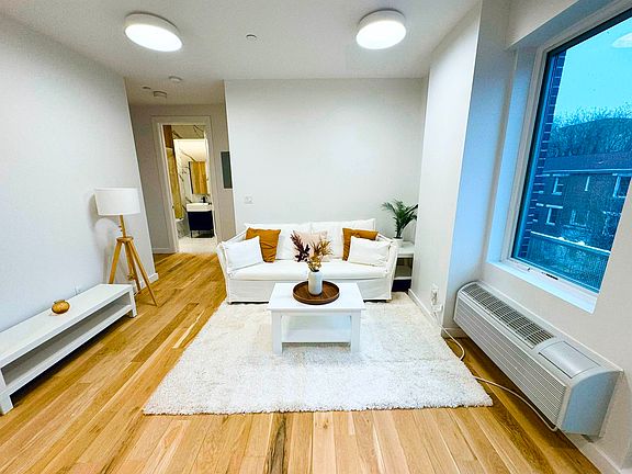 4th image of 699 E 6th St #304