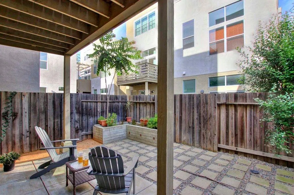3 bed, 1601 sqft, $2,975 — Photo 3