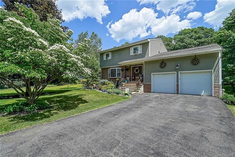 1st image of 23 Rockwood Dr