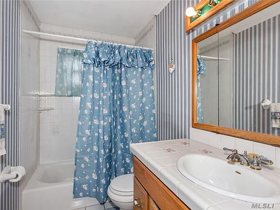 4th image of 7 Willow St