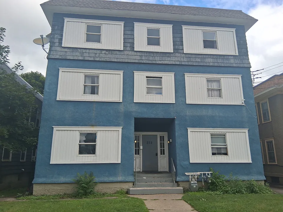 272 Main St #4R