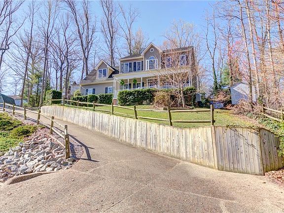 4th image of 9619 Greenleaf Ln